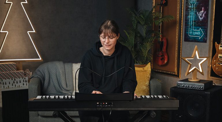 Acoustic Piano vs Digital Piano: Which One is Better?