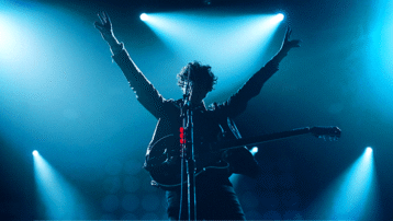 How to Make Announcements on Stage: 10 Tips