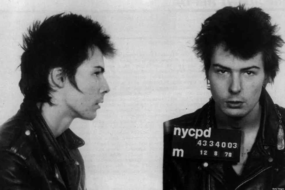 10 legendarische mugshots van rocksterren en de verhalen erachter