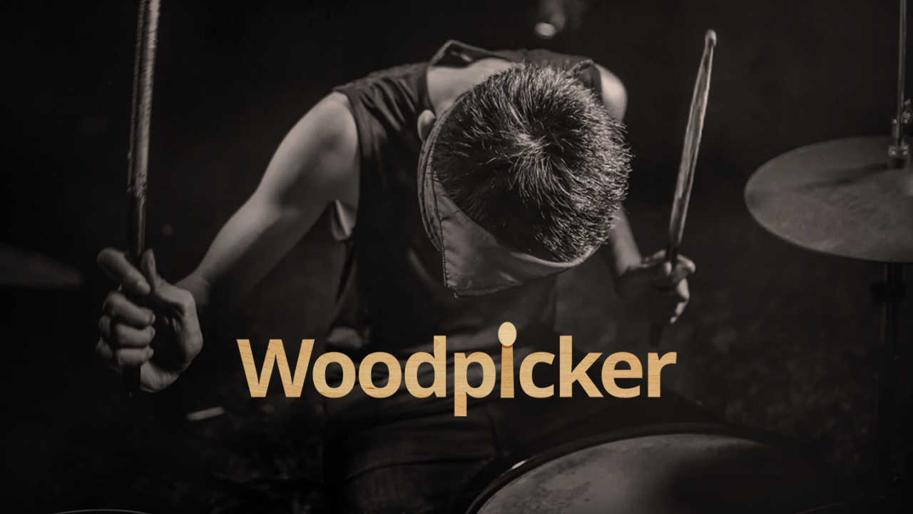 Drummer playing with drumsticks – Thomann Woodpicker drumstick finder